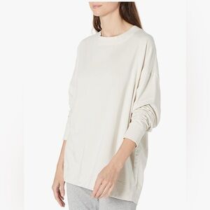 PJ Harlow Taylor French Terry Crew Neck Sweatshirt
Color: Pearl
Size: L